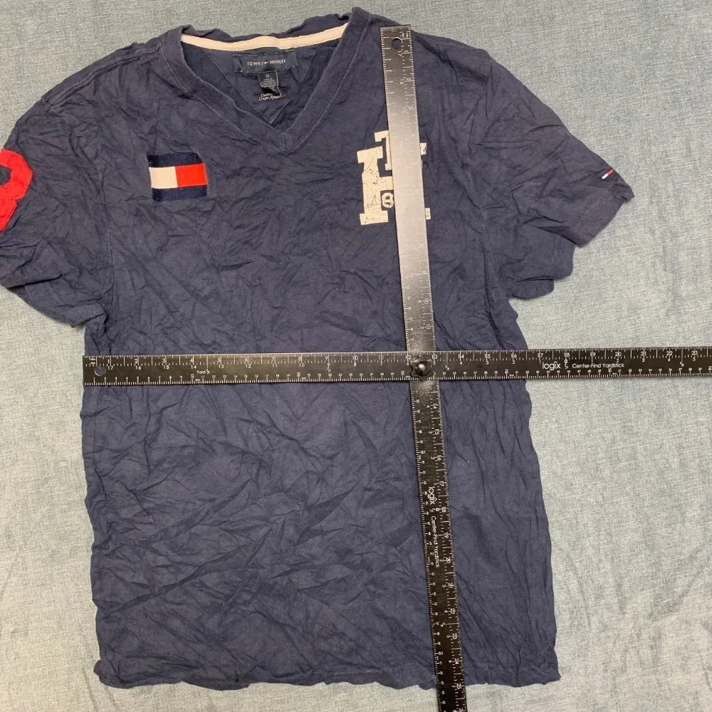 Tommy Hilfiger T Shirt Mens Medium Navy Blue V-Neck Embroidered Flag Classic